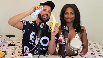 Preview 2 of Xxx Hand In Susu - Rhae Woods Sex tiene sexo con Elo podcast en Las Vegas