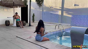 Preview 1 of Bengali Full Hd Sex Video - Casada Traindo Marido Com Dotado Na Piscina