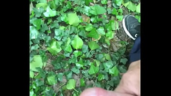 Preview 4 of Daughter And Father Massage - Ejaculation dans la nature
