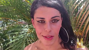Preview 1 of Big Leg Ebony - Tgirl Barbie G&oacute_tica Fazendo Sua Primeira Apari&ccedil_&atilde_o em V&iacute_deo Numa Cena Quente  e Excitante-Barbiegoticaxx