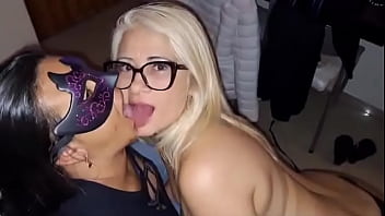 Preview 1 of Naughty Amerika Sex - Um f&atilde_ encheu nossas bocas de leitinho Minha e da Nanabukkake