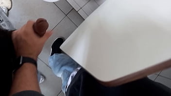 Preview 4 of Bfvideos Com - PEGA&Ccedil_&Atilde_O ENTRE MACHOS NO BANHEIRO DO METRO - 001