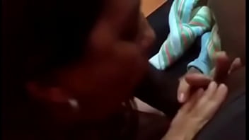 Preview 2 of Aravani Sexa - Essa gosta de uma mamadeira