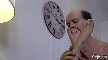 Preview 4 of Www Xxx Vidoe Sunny 2018 - College babe fucks old grandpa on spring break and tastes his cum for the first time