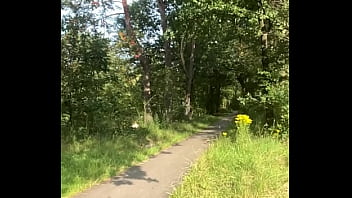 Preview 4 of Brazres Fucj - Naakt op een parkeerplaats langs de A28