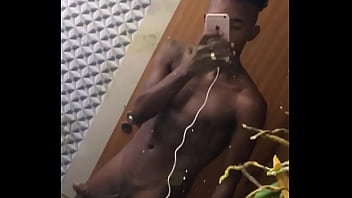 Preview 3 of Saxvidco - Novinho mostrando a rola