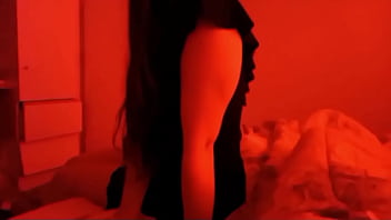 Preview 1 of Foking Movi - Sexy y peque&ntilde_a madrastra caliente entra al cuarto de su hijastro y se lo folla por primera vez