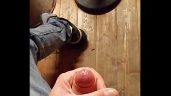 Preview 4 of Burdel Milagro De Trujillo - Cumshot at the smokers place at work