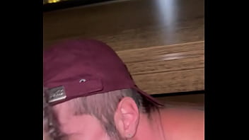 Preview 3 of Drunk Girl Exposed Pussy - Chupando o urso em floripa