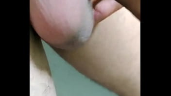 Preview 2 of Men Bath - Massageando as bolas