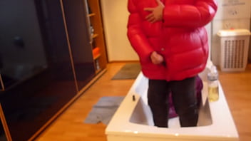 Preview 3 of 18sal No Ladki Onlysexmovies - plan pisse dans le baignoire