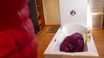 Preview 4 of 18sal No Ladki Onlysexmovies - plan pisse dans le baignoire