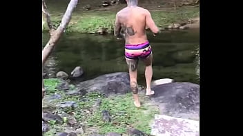 Preview 2 of Tung Porn - Conhe&ccedil_a o para&iacute_so do lutador de MMA Allan Guerra Gomes para&iacute_so onde eu vivo de sunga pelado e muita chuva de prata ao ar livre com muita sensualidade e veja meus p&eacute_s