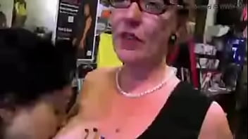Preview 2 of Poranfull Hd Video - Nao importa idade quando gosta de dar de mama
