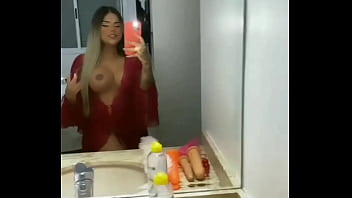 Preview 4 of Busty Buffy Pics - Lays Peace puta se exibindo no Instagram