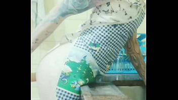 Preview 3 of Poronx Video - A Gata de Avental - Safada na Cozinha (completo no RED)