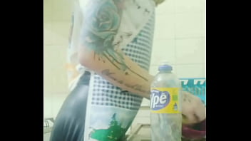 Preview 1 of Poronx Video - A Gata de Avental - Safada na Cozinha (completo no RED)