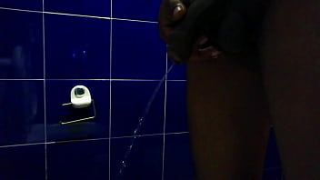 Preview 3 of Mon A Farouk - Pissing 2