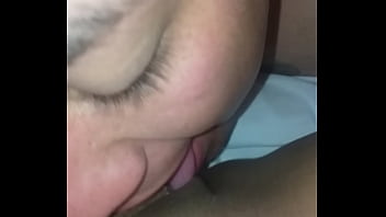 Preview 2 of Mom And Dughter Ass - A ella le gusta como le hago el sexo oral,  luego de una jornada de trabajo,  ella se desahoga y le gusta q se la chupe,  mi morenita le encanta como le pas&oacute_ la lengua