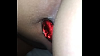 Preview 2 of Aaryana Adin - Antes de comer o cuzinho coloquei o plug e ela amou