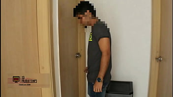 Preview 3 of Xxx Bos Six - &iexcl_La hermanastra accidentalmente not&oacute_ que su hermanastro se estaba masturbando y quiso ayudarlo!