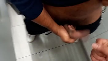 Preview 3 of Gangbag Creampi Pussy - Como tava chovendo,  fiquei fazendo #banheiraosp e tomei meu pr&oacute_prio leite na rola dele