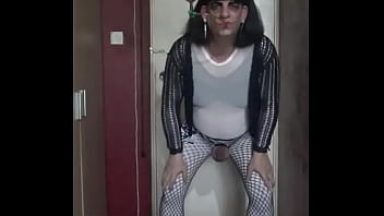 Preview 3 of American 30minat Chodai - sissy crossdress is back doing what you like him doing the most of swallowing his own piss