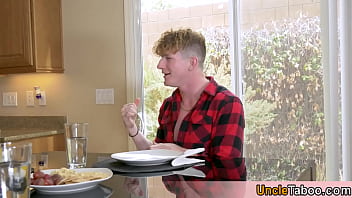 Preview 1 of Crea Pie Mol - Three friends reunion for a threesome