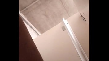 Preview 2 of Cute Amateury Xxx Slut - Estava lavando o rosto no banheiro do metro o cara me fez uma proposta,  cem reais pra comer meu cu - EXCLUSIVOS NO RED
