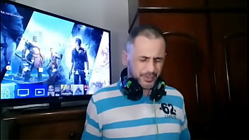 Preview 2 of Hi Saxy - Vampiro morfetico Gamer e virgem Prata games sem limites sendo comido pela trans sony ap&oacute_s trair ela com a gp microsoft rabuda