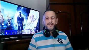 Preview 3 of Hi Saxy - Vampiro morfetico Gamer e virgem Prata games sem limites sendo comido pela trans sony ap&oacute_s trair ela com a gp microsoft rabuda