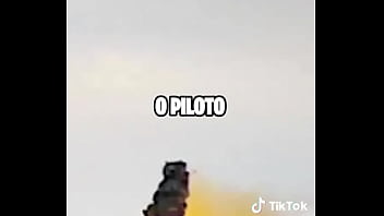 Preview 4 of Smale X - O que acontece se um piloto de avi&atilde_o se render de uma batalha no ar