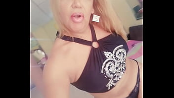 Preview 1 of Dany Vs Life - Hoi me levant&eacute_ con muchas ganas de sexo