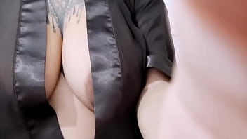 Preview 3 of Ugly Black Fat Mama - Depilando o cuzinho