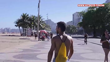 Preview 1 of Bloddy Sex - O salva Vidas gostoso fez striptease pra mim
