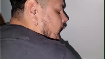 Preview 2 of Braujr Xxx - Cabelereiro veio em casa cortar cabelo e ganhou um sexo com direito a DP