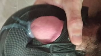 Preview 2 of Xxxxmmxxx - Gozada farta e gemidao gostoso no chinelo
