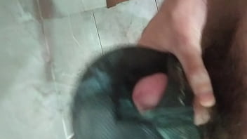 Preview 3 of Xxxxmmxxx - Gozada farta e gemidao gostoso no chinelo