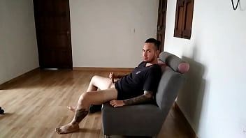 Preview 2 of Xxx Stehen - Encontr&eacute_ a mi sobrino masturbandome cuando sal&iacute_a del ba&ntilde_o