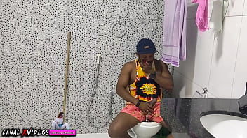 Preview 3 of 17 Sala Di - ESTAVA TOMANDO BANHO BEM GOSTOSO E MEU MEIO PARENTE MIM ATRAPALHOU MIM DANDO PRESSAQUE QUERIA USAR O BANHEIRO MAS NA VERDADE ELE QUERIA ERA BATER PUNHETA MARCIO BAIANO OFFICIAL COMPLETO NO RED
