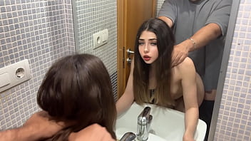 Preview 2 of Www Xxwww Xxx - Padrastro gordo de 47 a&ntilde_os teniendo sexo con hijastra en el ba&ntilde_o por la ma&ntilde_ana