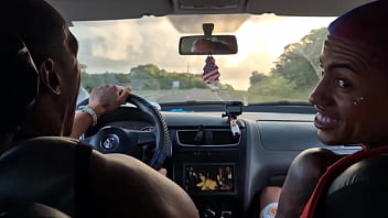 Preview 1 of Moly Jan Sex - Putaria dentro do Uber - O carro andando e as gostosas sentando!!