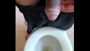 Preview 3 of Ge Porn Video - Algu&eacute_m a&iacute_ gosta de um queijinho com uma mijada? Deixei bem do jeito que o marid&atilde_o bomnopelo gosta. Curtiu? Deixa um li ...