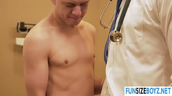 Preview 3 of Sande Xxx - Gay Ian sucks and fucked by his doctor