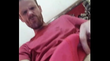 Preview 2 of Daughter Fisting Mother - P&otilde_e pra fora do shorts e chupa