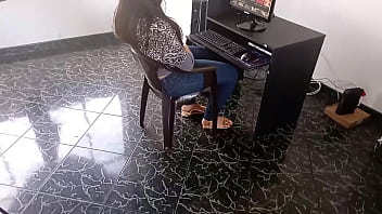 Preview 1 of Fol Hd Dildo - La Descubri  viendo porno y aproveche la oportunidad para follarla mientras aun no llega nadie a casa,  que rico estubo