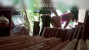 Preview 2 of Fart Accidental Shit - morena toda pequena dando a buceta