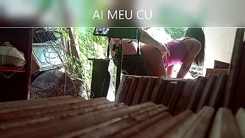 Preview 3 of Fart Accidental Shit - morena toda pequena dando a buceta