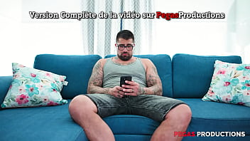 Preview 1 of Fin Panitiw Xxx Pictures - Pegas Productions - Une Milf &agrave_ Grosses BOules D&eacute_fonc&eacute_e sur le Divan