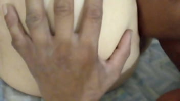 Preview 1 of Cheating With Neighbour - P&aacute_scoa 2022 perdeu a chave Me viu fazendo video chamada n&atilde_o resistiu e caiu de boca Completo